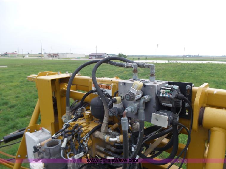 image for item BY9264 2007 Ag-Chem RoGator 1074SS self propelled sprayer