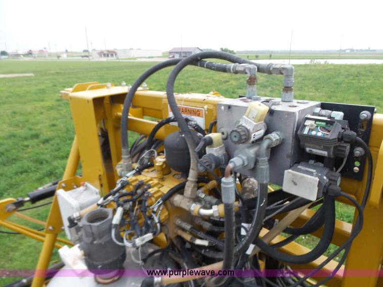 image for item BY9264 2007 Ag-Chem RoGator 1074SS self propelled sprayer