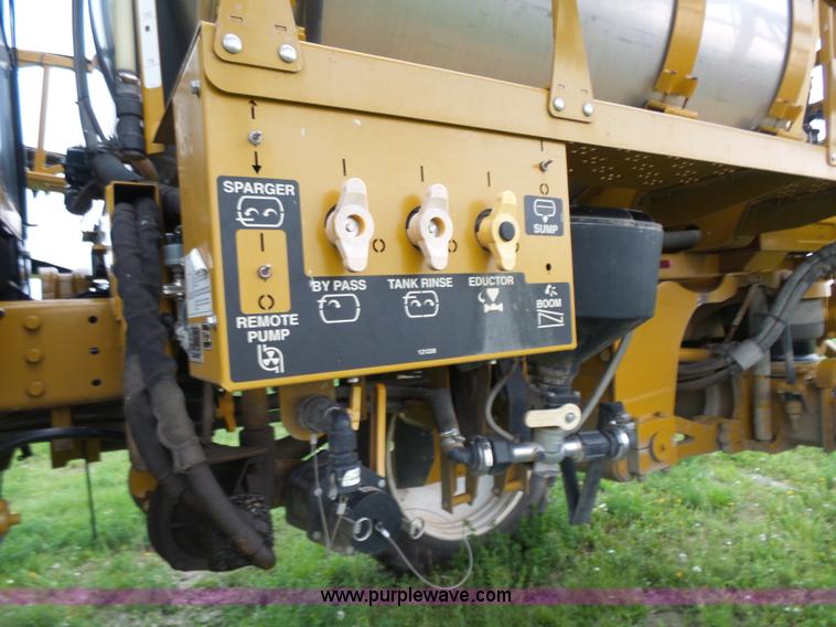 image for item BY9264 2007 Ag-Chem RoGator 1074SS self propelled sprayer