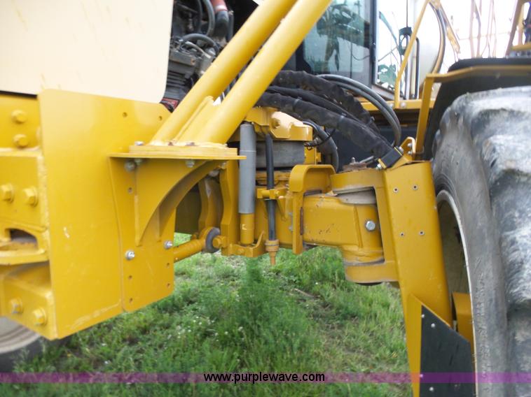 image for item BY9264 2007 Ag-Chem RoGator 1074SS self propelled sprayer
