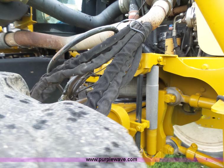 image for item BY9264 2007 Ag-Chem RoGator 1074SS self propelled sprayer