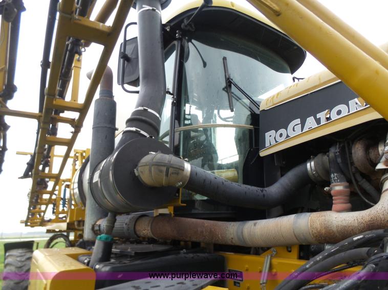 image for item BY9264 2007 Ag-Chem RoGator 1074SS self propelled sprayer
