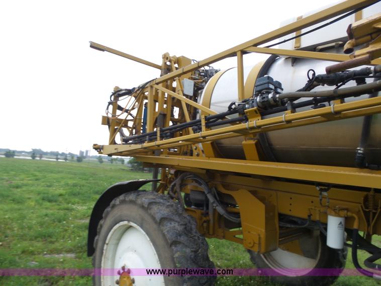 image for item BY9264 2007 Ag-Chem RoGator 1074SS self propelled sprayer