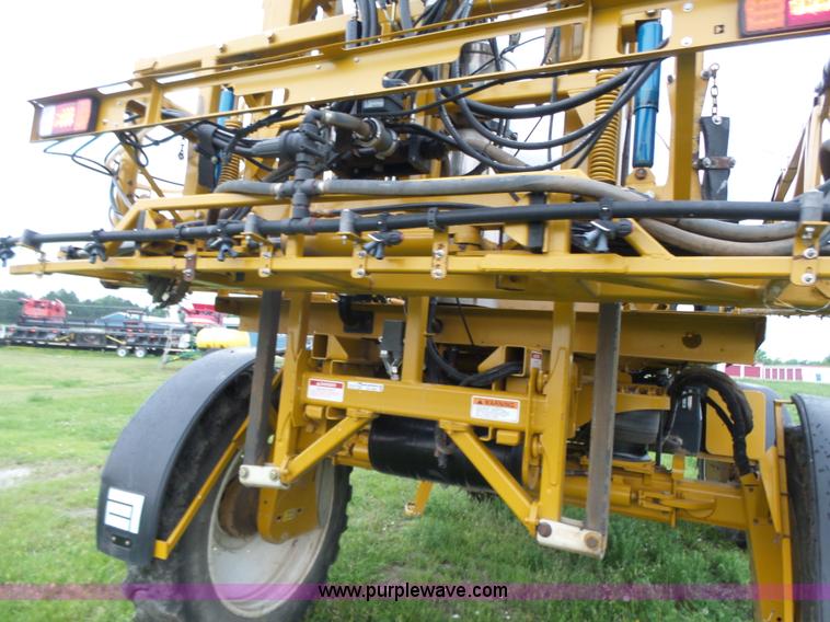 image for item BY9264 2007 Ag-Chem RoGator 1074SS self propelled sprayer