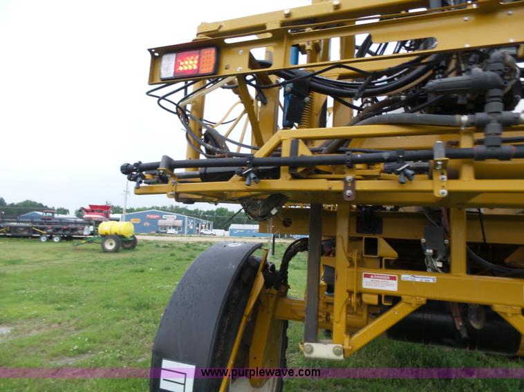 image for item BY9264 2007 Ag-Chem RoGator 1074SS self propelled sprayer