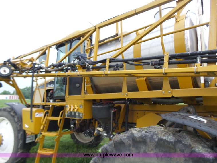 image for item BY9264 2007 Ag-Chem RoGator 1074SS self propelled sprayer