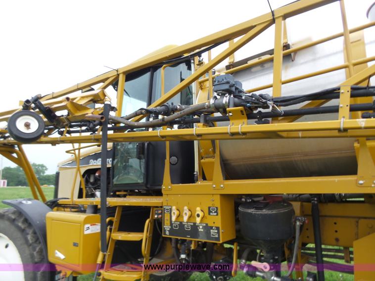 image for item BY9264 2007 Ag-Chem RoGator 1074SS self propelled sprayer