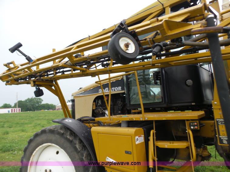 image for item BY9264 2007 Ag-Chem RoGator 1074SS self propelled sprayer