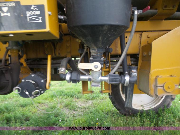 image for item BY9264 2007 Ag-Chem RoGator 1074SS self propelled sprayer