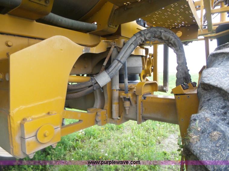 image for item BY9264 2007 Ag-Chem RoGator 1074SS self propelled sprayer