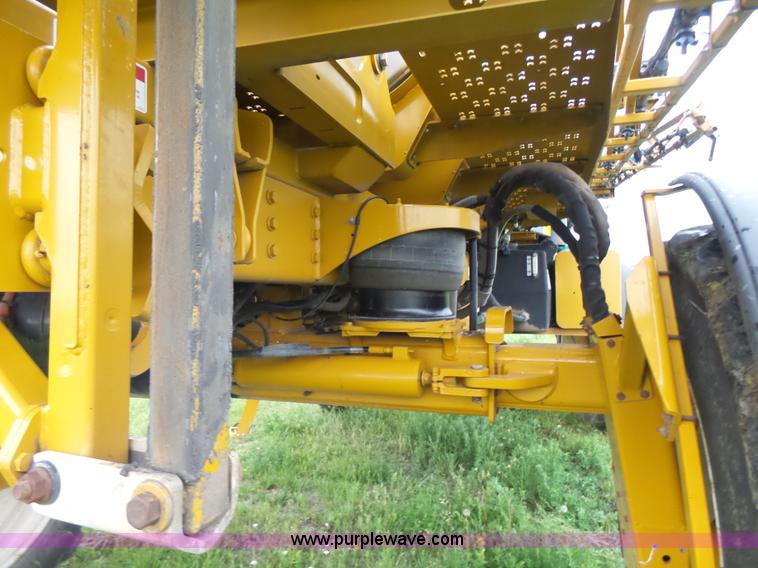image for item BY9264 2007 Ag-Chem RoGator 1074SS self propelled sprayer