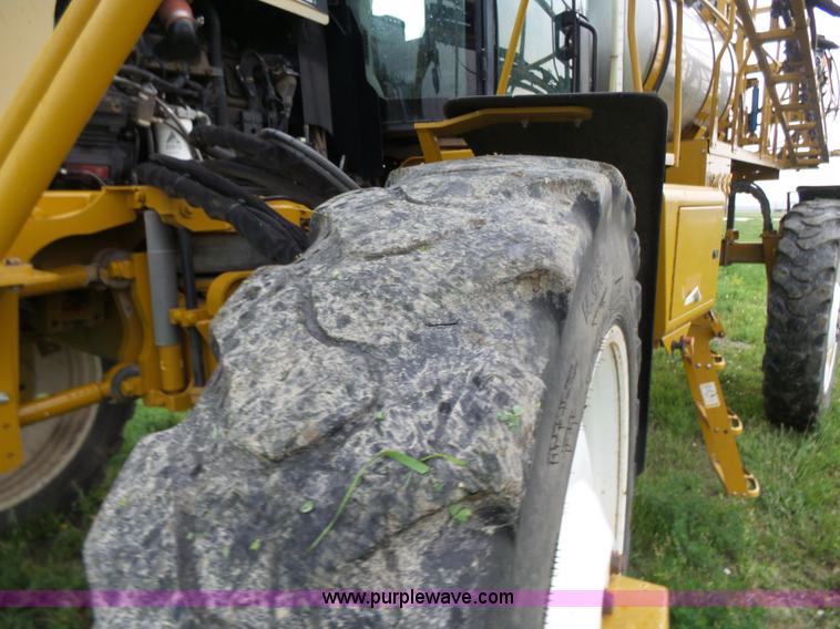 image for item BY9264 2007 Ag-Chem RoGator 1074SS self propelled sprayer