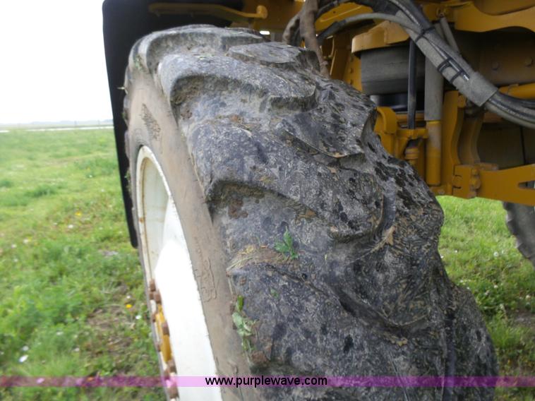 image for item BY9264 2007 Ag-Chem RoGator 1074SS self propelled sprayer