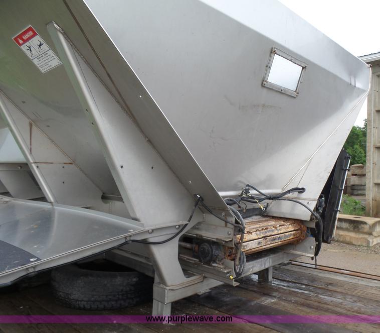 image for item BY9266 New Leader L4000G4 multi-applicator spreader bed