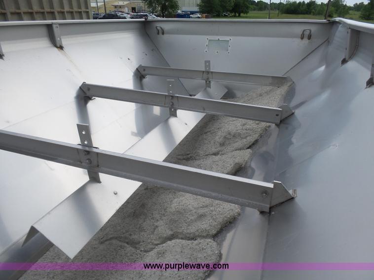 image for item BY9266 New Leader L4000G4 multi-applicator spreader bed