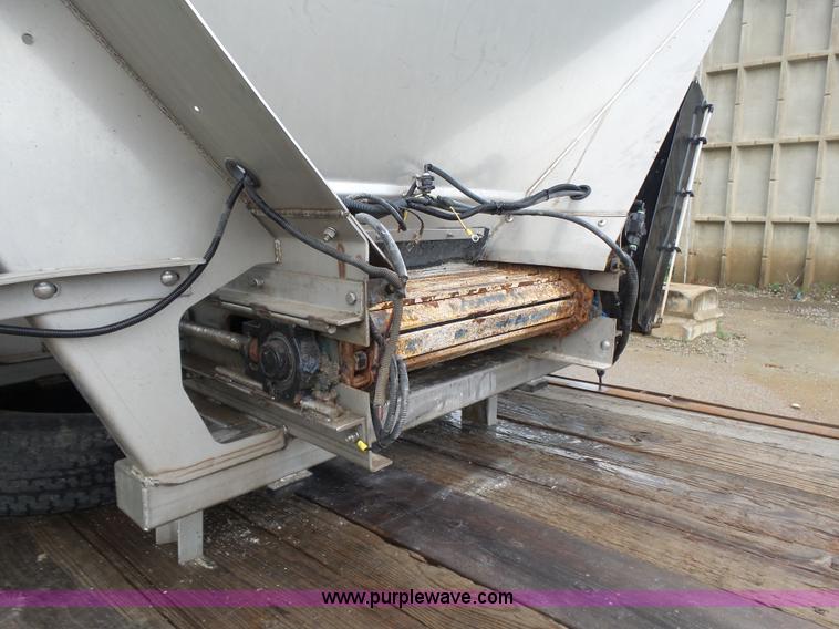 image for item BY9266 New Leader L4000G4 multi-applicator spreader bed