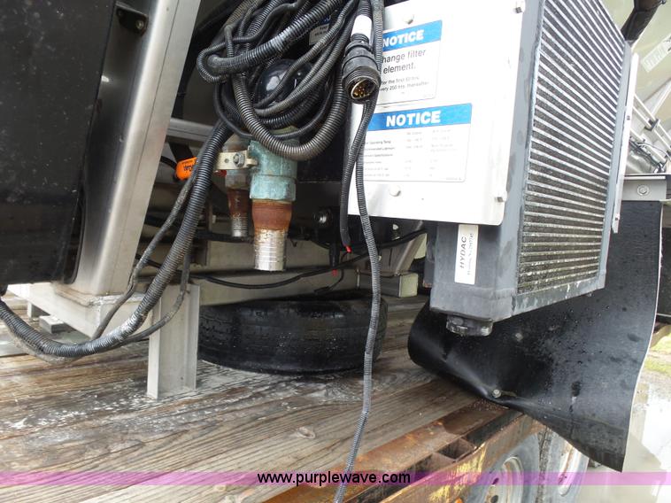 image for item BY9266 New Leader L4000G4 multi-applicator spreader bed