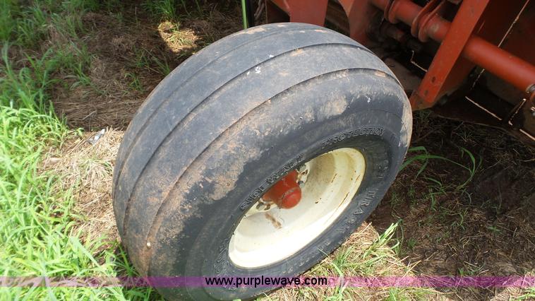 image for item BZ9151 Hesston 1365 windrower