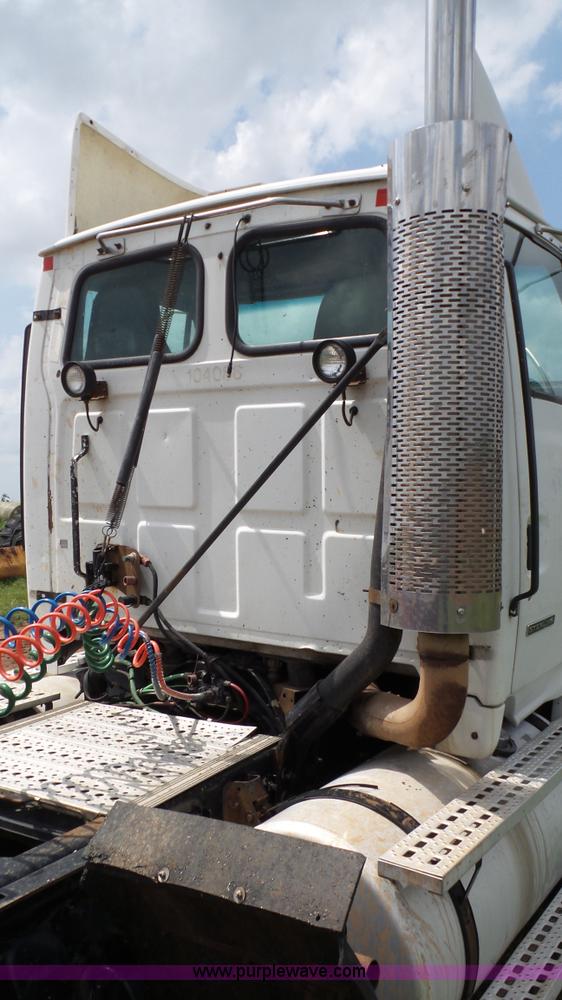 image for item BZ9157 2001 Sterling A9500 semi truck