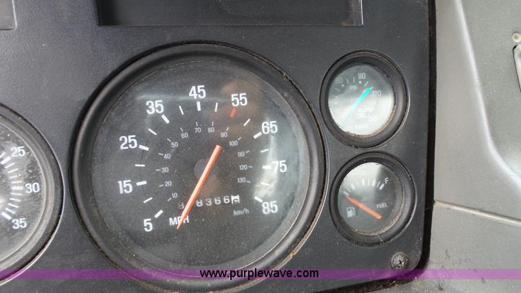 image for item BZ9157 2001 Sterling A9500 semi truck