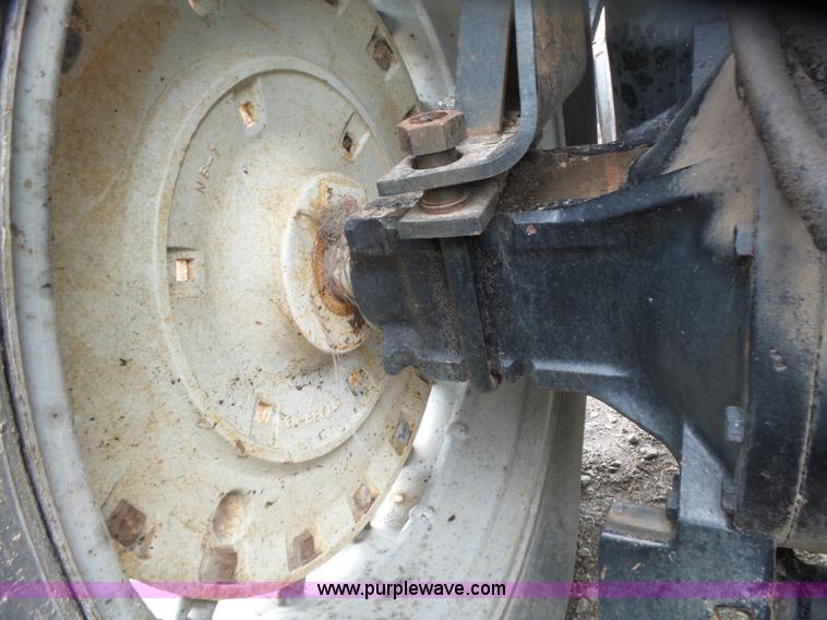 image for item BZ9557 Allis Chalmers 8010 tractor