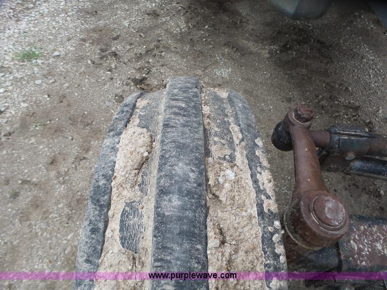 image for item BZ9557 Allis Chalmers 8010 tractor