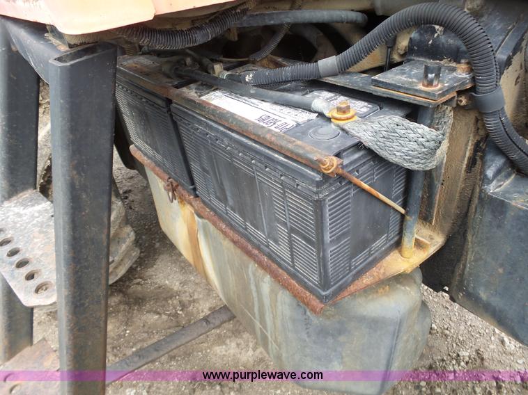 image for item BZ9557 Allis Chalmers 8010 tractor