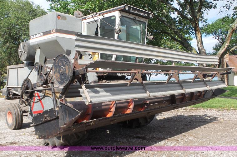 image for item BZ9569 1979 Gleaner L2 combine