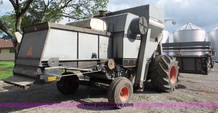image for item BZ9569 1979 Gleaner L2 combine