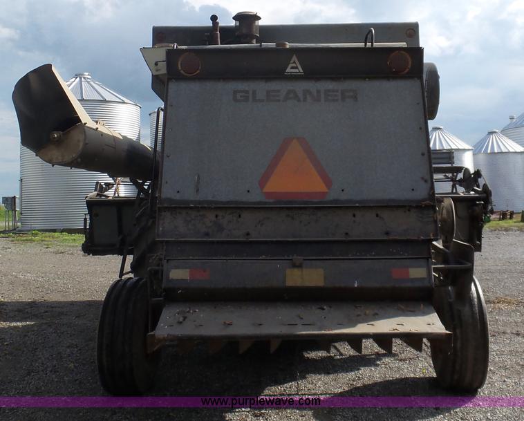 image for item BZ9569 1979 Gleaner L2 combine