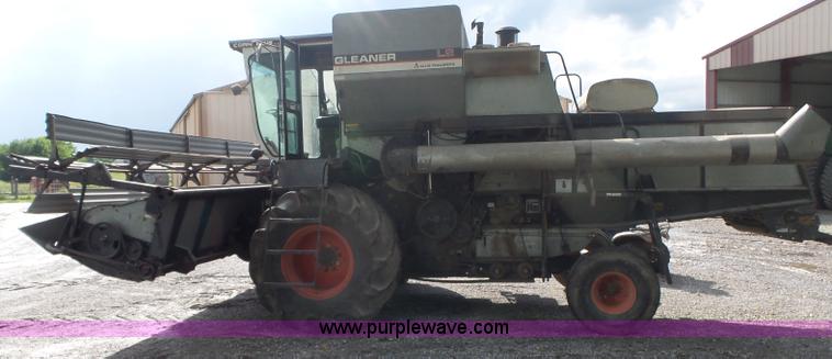 image for item BZ9569 1979 Gleaner L2 combine