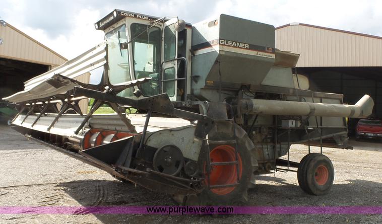 image for item BZ9569 1979 Gleaner L2 combine