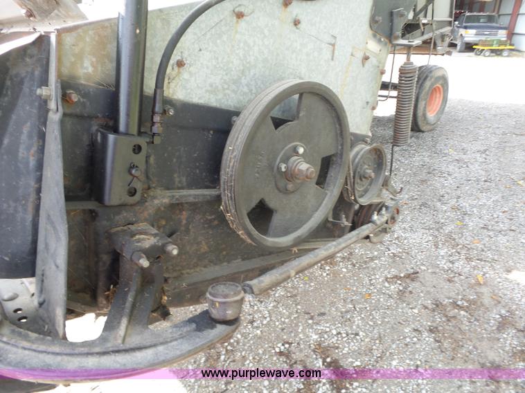 image for item BZ9569 1979 Gleaner L2 combine