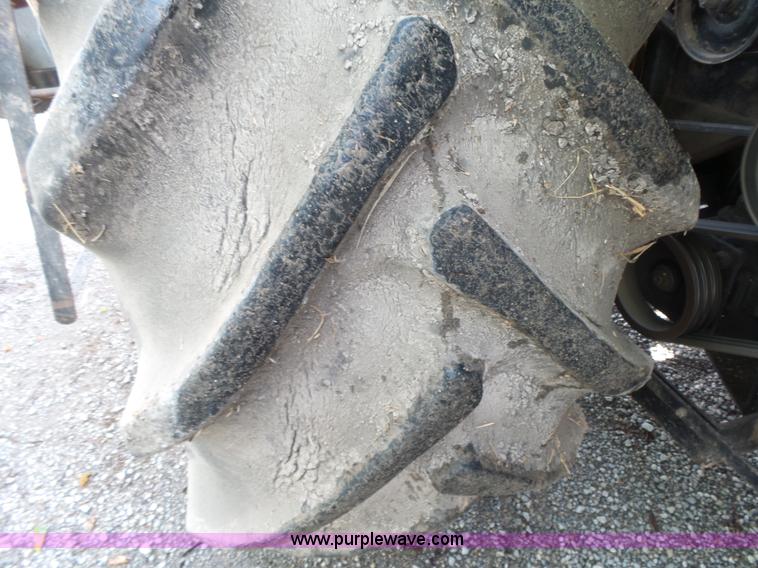 image for item BZ9569 1979 Gleaner L2 combine