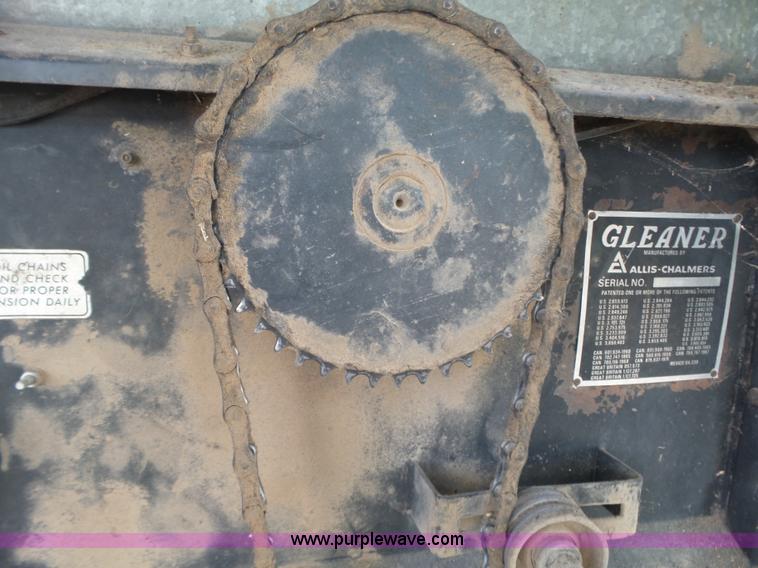 image for item BZ9569 1979 Gleaner L2 combine