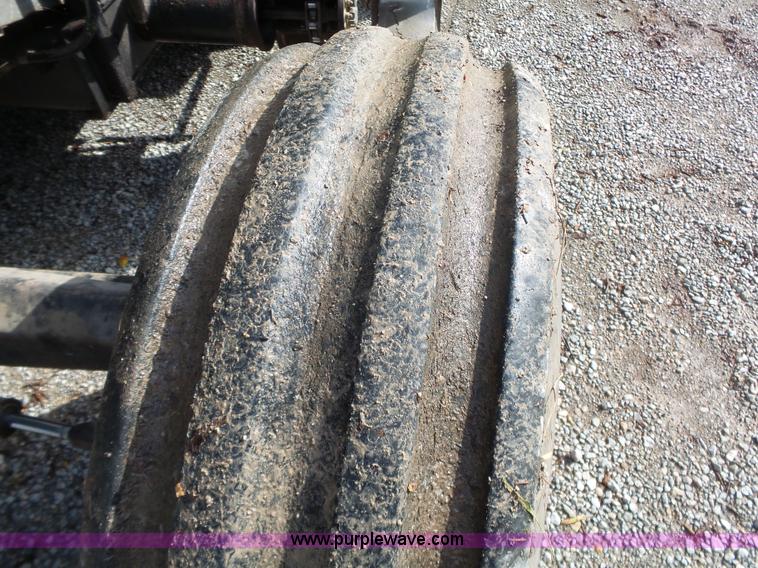 image for item BZ9569 1979 Gleaner L2 combine