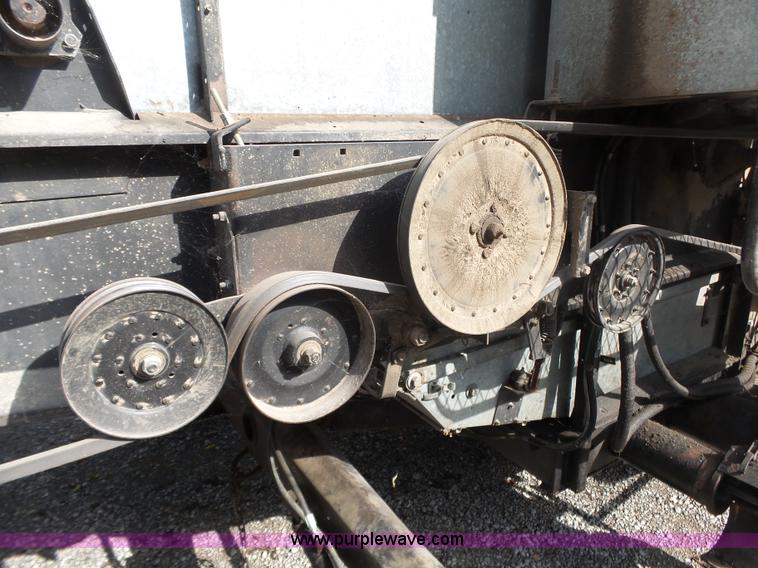 image for item BZ9569 1979 Gleaner L2 combine