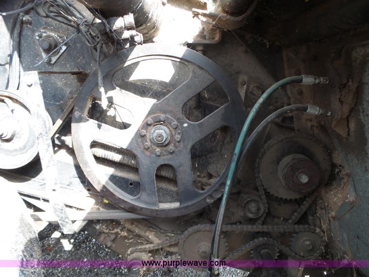 image for item BZ9569 1979 Gleaner L2 combine