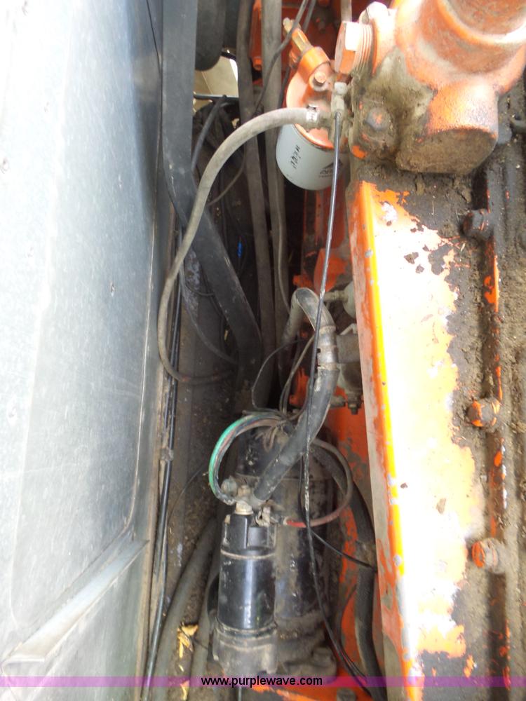 image for item BZ9569 1979 Gleaner L2 combine