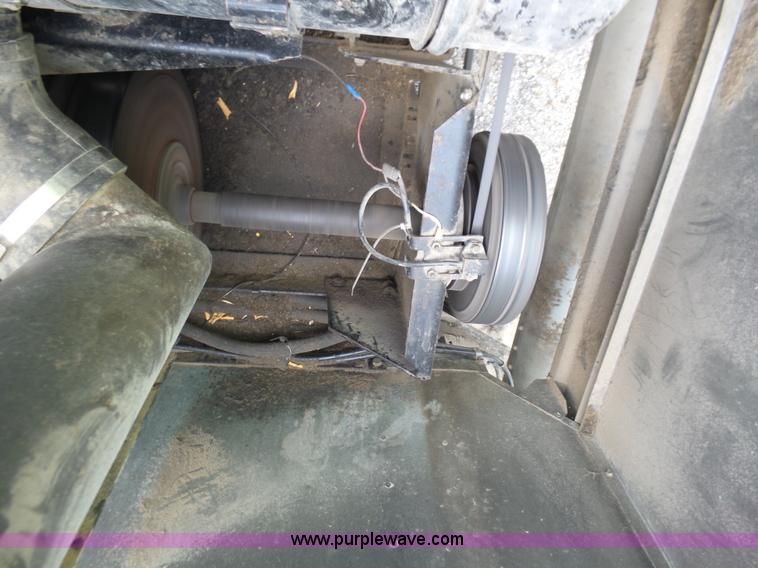 image for item BZ9569 1979 Gleaner L2 combine