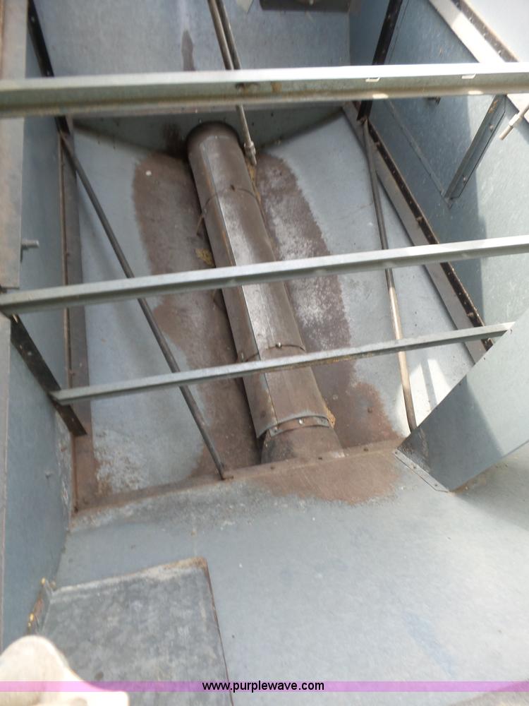 image for item BZ9569 1979 Gleaner L2 combine