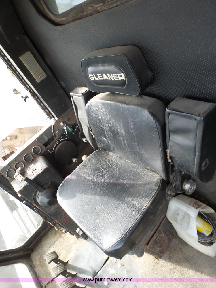 image for item BZ9569 1979 Gleaner L2 combine