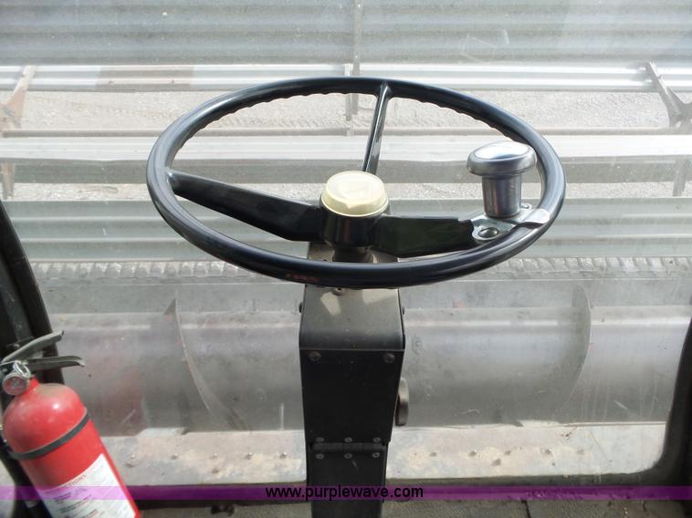 image for item BZ9569 1979 Gleaner L2 combine