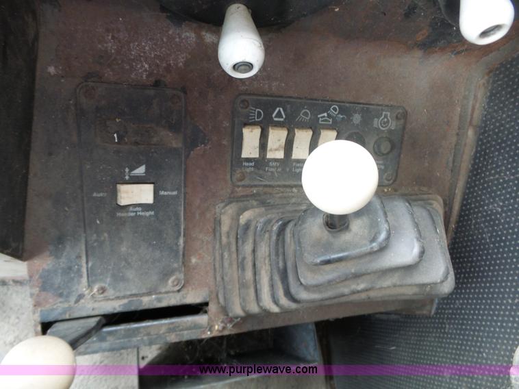 image for item BZ9569 1979 Gleaner L2 combine