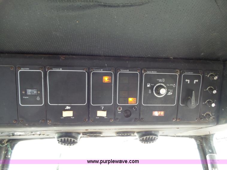 image for item BZ9569 1979 Gleaner L2 combine