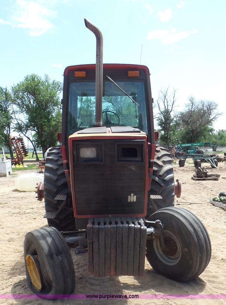 image for item CC9790 1982 International 5488 tractor