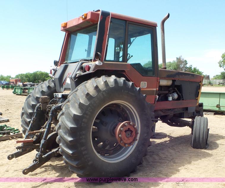 image for item CC9790 1982 International 5488 tractor