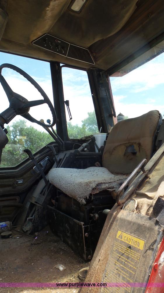 image for item CC9790 1982 International 5488 tractor