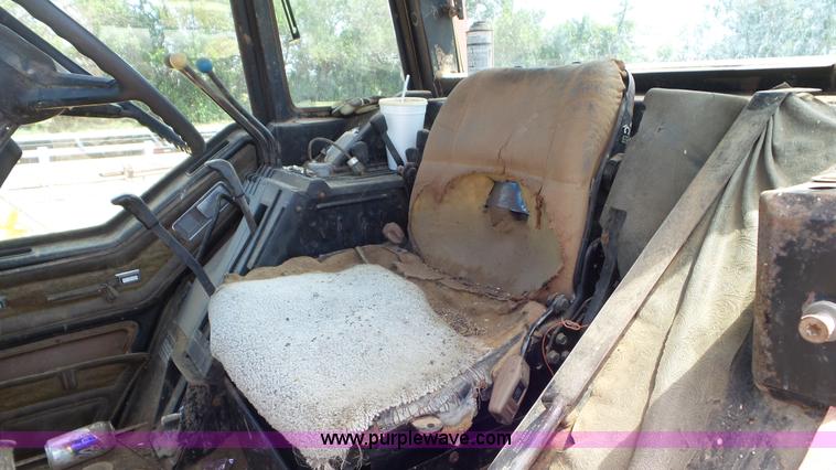 image for item CC9790 1982 International 5488 tractor