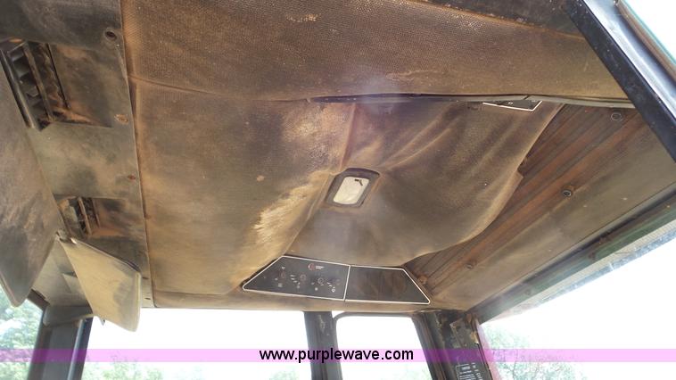 image for item CC9790 1982 International 5488 tractor